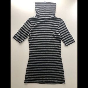 3/4 sleeve stripped turtle neck